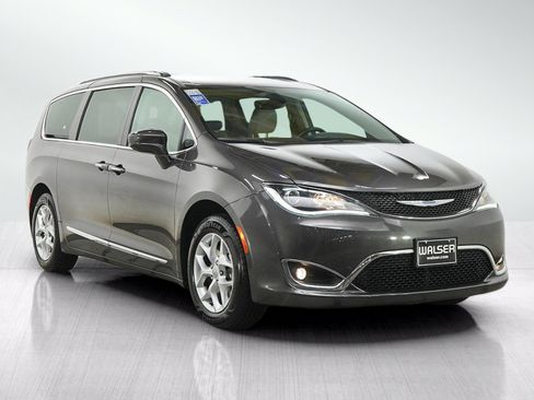 Used 2018 Chrysler Pacifica Touring-L Plus w/ Tire & Wheel Group FWD image 7
