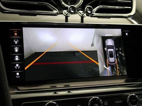 Used 2023 Bentley Bentayga Extended Wheelbase image 31