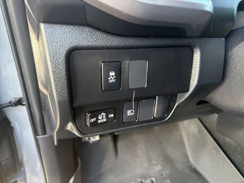 Certified 2021 Toyota Tacoma SR5 AWD/4WD image 11