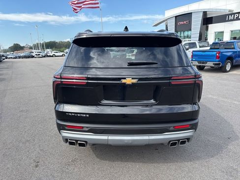 Used 2025 Chevrolet Traverse LT image 4