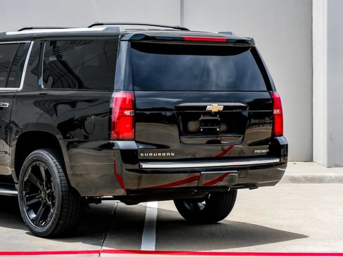 Used 2019 Chevrolet Suburban Premier RWD image 9