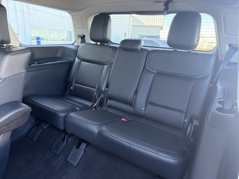 Certified 2025 Ford Expedition Platinum image 36