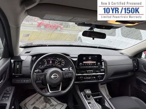 Used 2025 Nissan Pathfinder SV image 15