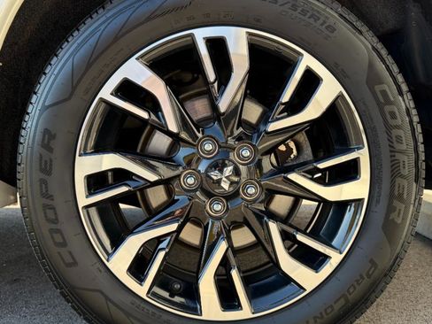 Used 2018 Mitsubishi Outlander SEL AWD/4WD image 24