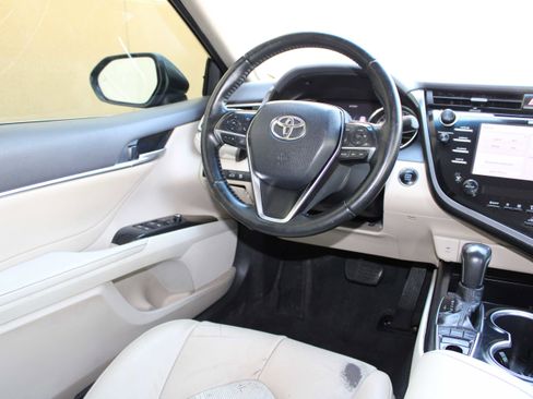 Used 2018 Toyota Camry XLE image 21