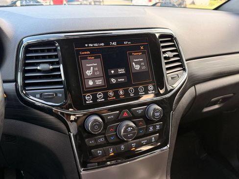 Used 2021 Jeep Grand Cherokee Laredo X AWD/4WD image 34
