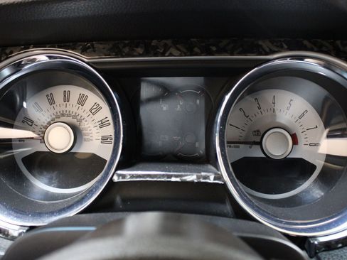 Used 2011 Ford Mustang GT RWD image 12