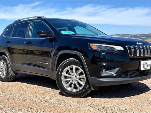 Used 2019 Jeep Cherokee Latitude w/ Popular Appearance Group AWD/4WD image 3