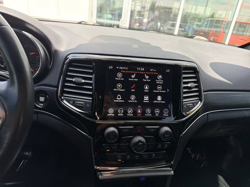 Used 2019 Jeep Grand Cherokee Limited AWD/4WD image 18