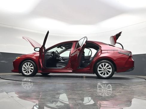 Used 2022 Toyota Camry LE FWD image 43