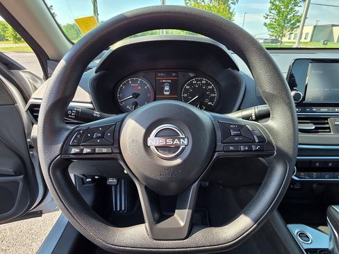 Used 2024 Nissan Altima 2.5 S FWD image 16