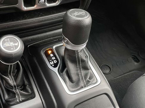 Used 2019 Jeep Wrangler Unlimited Sahara AWD/4WD image 31