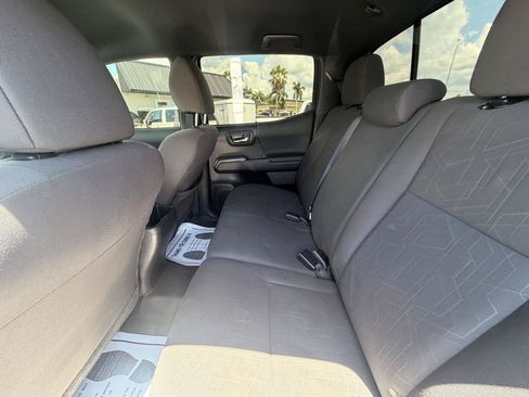 Used 2018 Toyota Tacoma TRD Off-Road AWD/4WD image 6