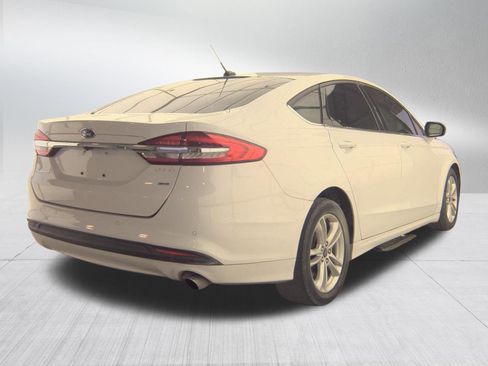 Used 2018 Ford Fusion SE FWD image 5