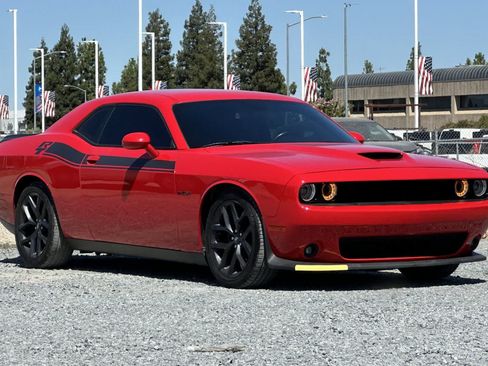 Used 2021 Dodge Challenger R/T w/ Driver Convenience Group RWD image 10