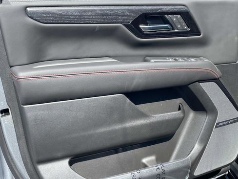 New 2026 GMC Yukon AT4 Ultimate AWD/4WD image 17