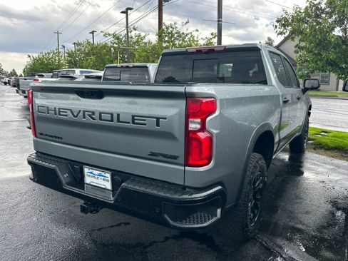 Used 2023 Chevrolet Silverado 1500 ZR2 w/ Technology Package AWD/4WD image 4