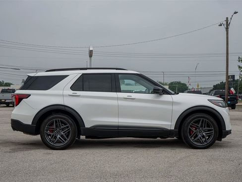 Used 2025 Ford Explorer ST RWD image 4