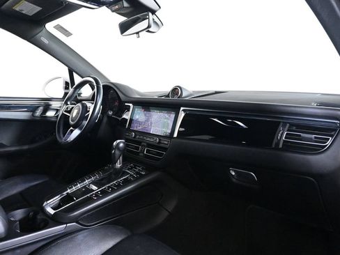 Certified 2021 Porsche Macan AWD/4WD image 17