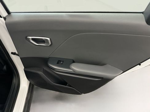 Used 2025 Kia K4 LXS image 31