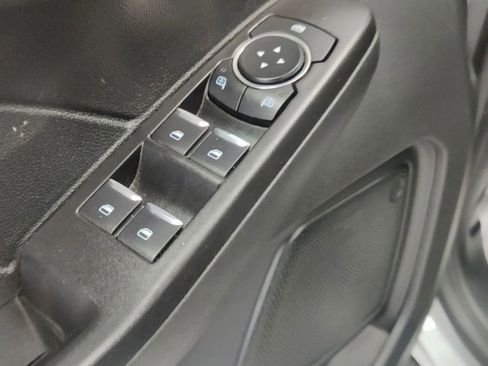 Used 2021 Ford Escape SE image 18