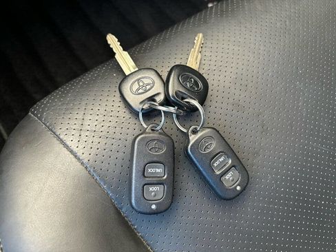 Used 2003 Toyota MR2 image 22