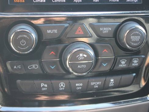 Used 2020 Jeep Grand Cherokee Altitude AWD/4WD image 9