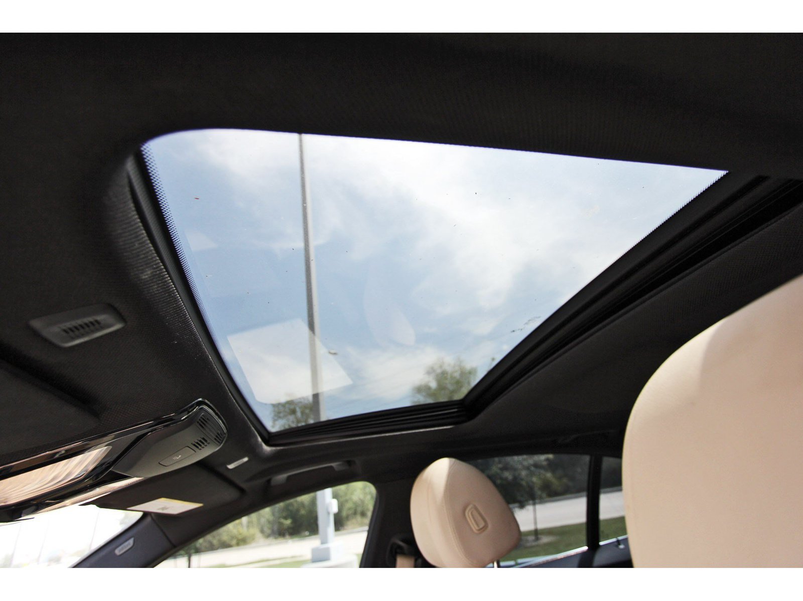 Used 2019 BMW 530e w/ Convenience Package RWD image 36