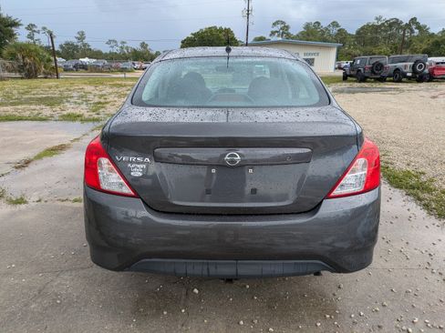 Used 2015 Nissan Versa S FWD image 5