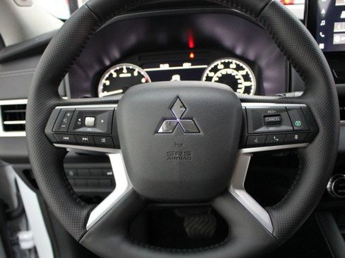 New 2026 Mitsubishi Outlander SE image 8