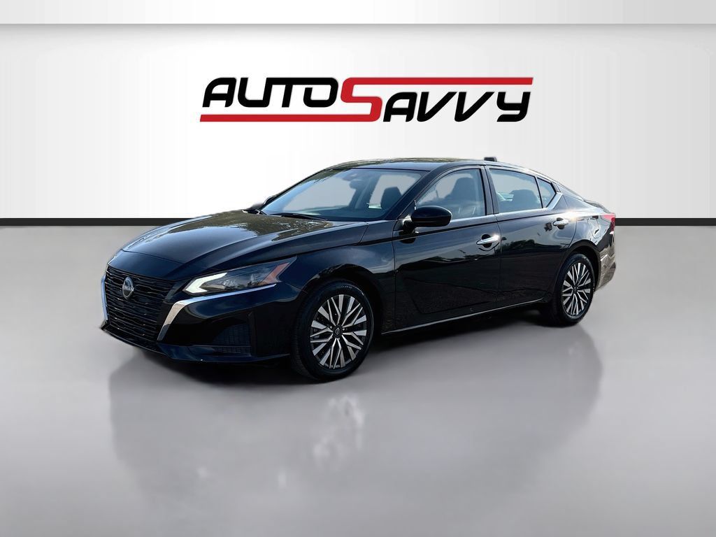 Used 2024 Nissan Altima 2.5 SV FWD image 3
