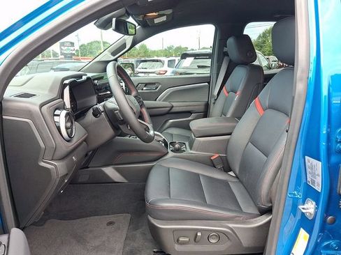 Used 2024 Chevrolet Colorado Z71 w/ Z71 Convenience Package 2 AWD/4WD image 11