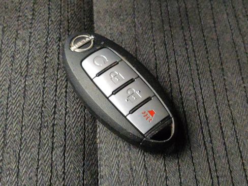 Used 2022 Nissan Rogue SV image 32