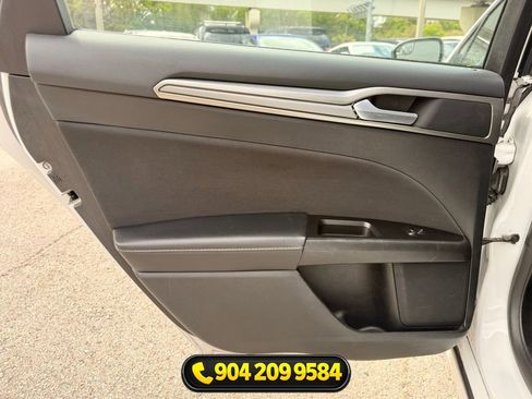 Used 2017 Ford Fusion SE w/ Fusion SE Technology Package FWD image 27