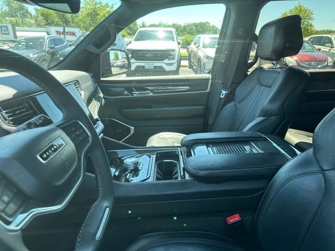 Used 2022 Jeep Wagoneer Series II AWD/4WD image 12
