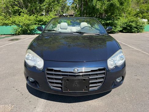 Used 2004 Chrysler Sebring Limited w/ Driver Convenience Group FWD image 2