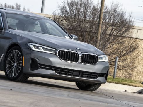 Used 2023 BMW 530i xDrive w/ Premium Package image 10