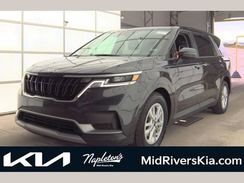Used 2024 Kia Carnival LX FWD image 1