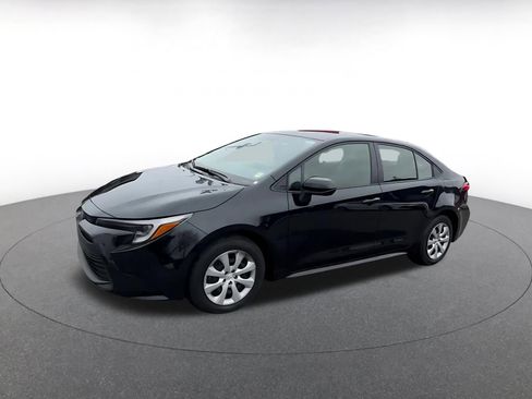 Used 2025 Toyota Corolla LE image 9