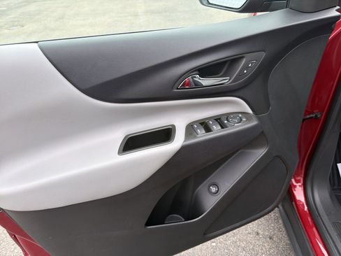 Used 2023 Chevrolet Equinox LT image 22