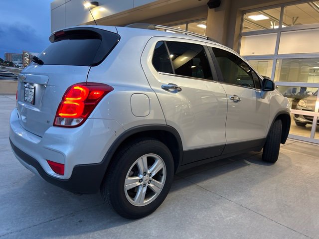 Used 2020 Chevrolet Trax LT w/ LT Convenience Package AWD/4WD image 3