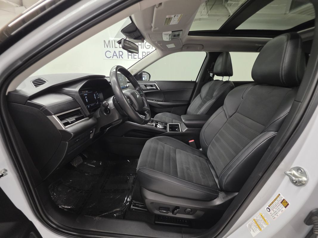 Used 2024 Mitsubishi Outlander AWD image 19