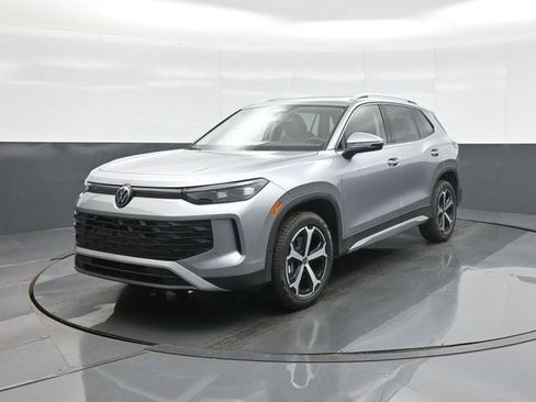 New 2026 Volkswagen Tiguan SE AWD/4WD image 3