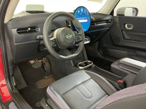 Certified 2025 MINI Cooper 2-Door Hardtop FWD image 19
