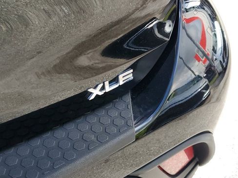 Used 2023 Toyota Highlander XLE image 8