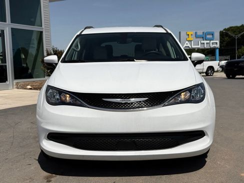 Used 2021 Chrysler Voyager Lxi FWD image 6