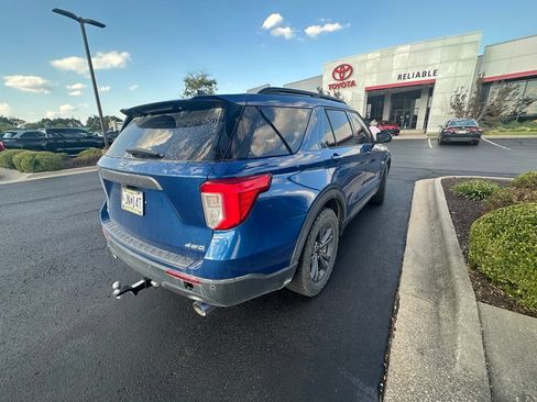 Used 2021 Ford Explorer XLT w/ Equipment Group 202A AWD/4WD image 5