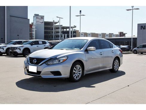 Used 2018 Nissan Altima 2.5 S w/ S Convenience Package image 2