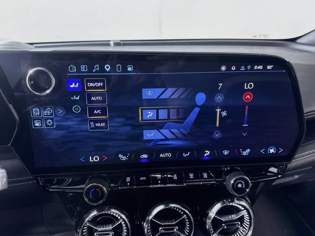 Used 2025 Chevrolet Blazer EV LT AWD/4WD image 28