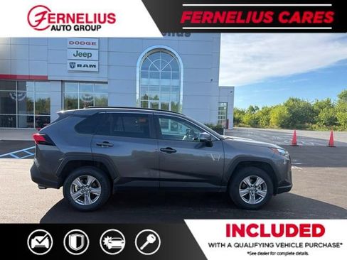 Used 2025 Toyota RAV4 XLE AWD/4WD image 2
